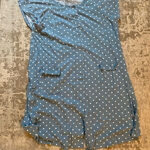 Kindred Bravely blue and white hospital gown